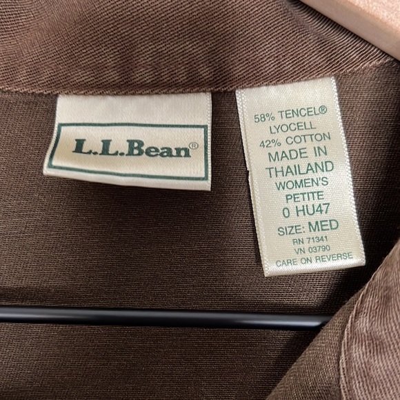 L.L. Bean Brown Button Down Long Sleeve Shirt Size Medium Petite - Picture 6 of 9
